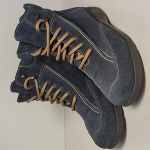 LA Canadienne Trista Suede Ankle boots women's size 6